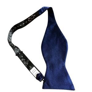 Classic Navy Blue Silk Bow Tie - Timeless Elegance